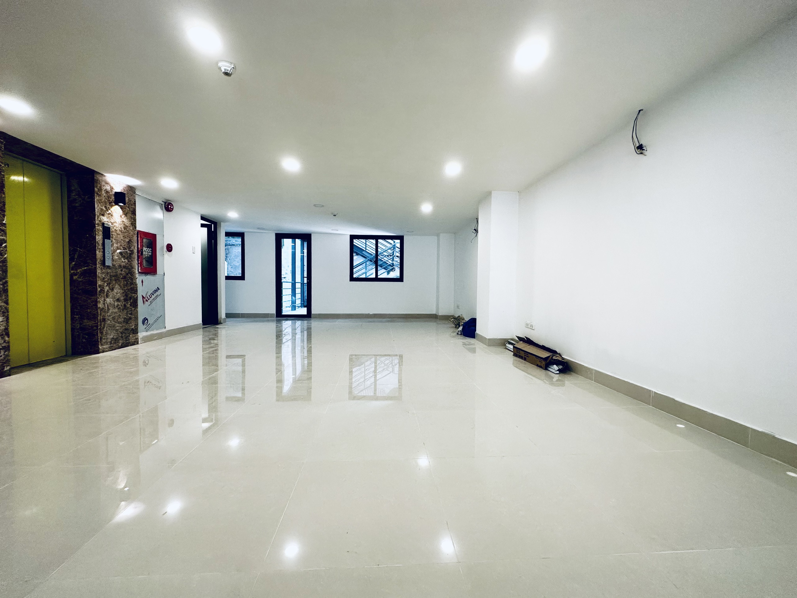 CHO THUÊ Mặt bằng Mặt tiền đường TRẦN KHẮC CHÂN P.TÂN ĐỊNH Q1